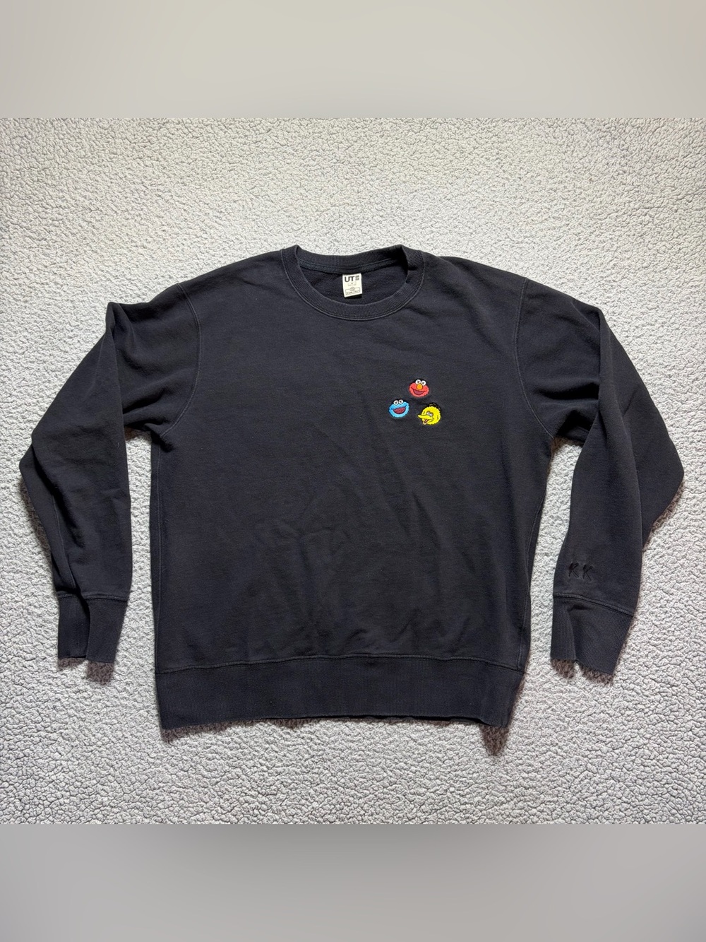 Uniqlo UT Kaws Sesame Street Black Sweatshirt Elmo Cookie Monster Big Bird M